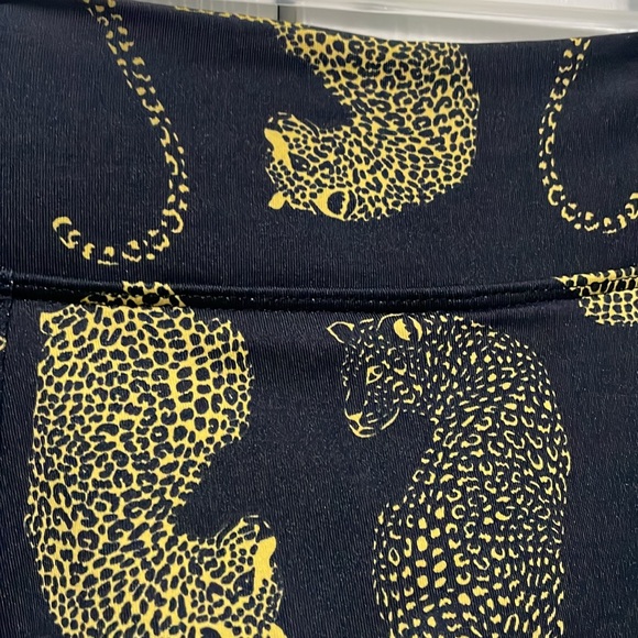 Dona Jo  Brand Leopard print Golf Skort  . Black and yellow - Picture 4 of 7